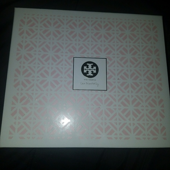 New Tory Burch Set - Picture 2 of 3